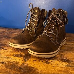 Cliffs by White Mountain Ankle boots. Brown with sweater collar. Women’s size 9.